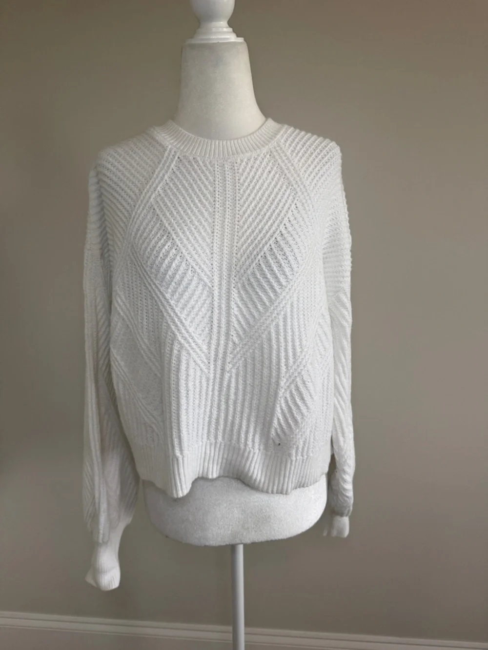 Express Classic White Textured Knit Sweater - Women's Crewneck size XS
